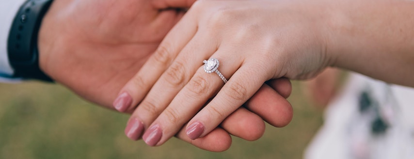 Pożyczka na pierścionek zaręczynowy - czy warto?