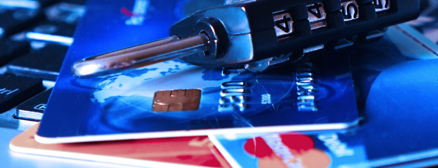 Karta kredytowa czy pożyczka? Co jest lepsze?