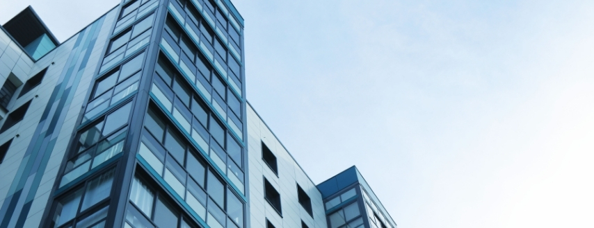 Umowa rezerwacyjna – co to jest umowa rezerwacyjna i kiedy warto ją podpisać?