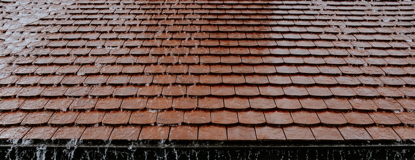 Podatek od deszczu 2025. Kto zapłaci większy podatek od powierzchni dachu?